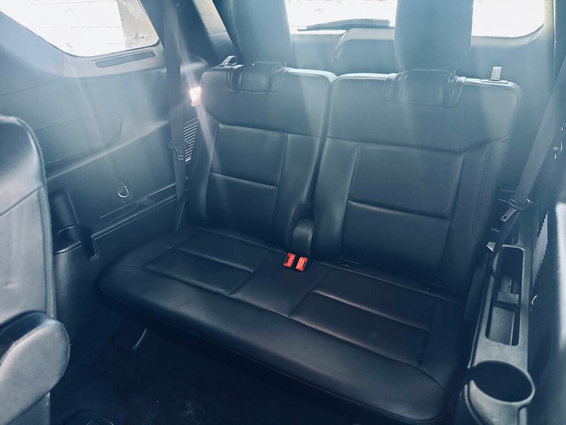 Ford Explorer Vehicle Full-screen Gallery Image 24