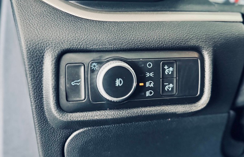 Ford Explorer Vehicle Full-screen Gallery Image 29