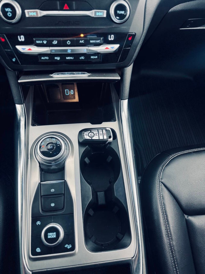 Ford Explorer Vehicle Full-screen Gallery Image 31