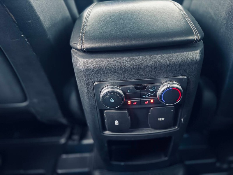 Ford Explorer Vehicle Full-screen Gallery Image 33