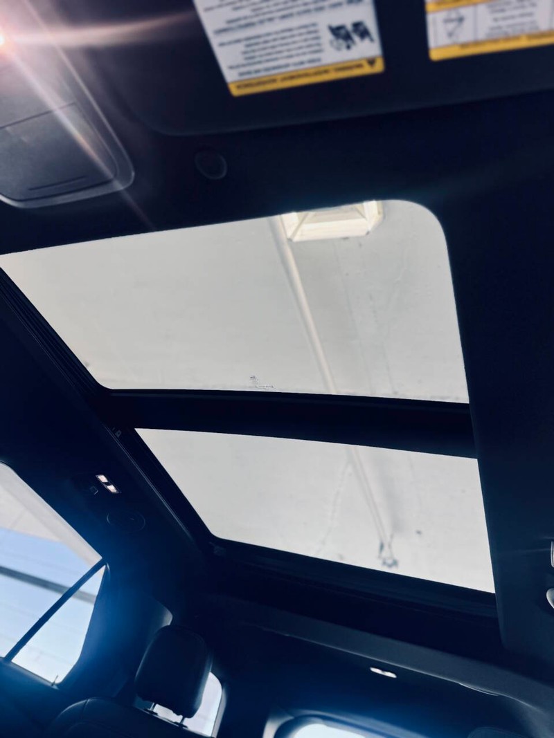 Ford Explorer Vehicle Full-screen Gallery Image 35