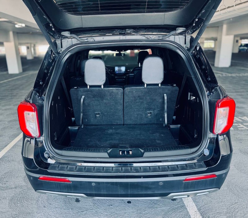 Ford Explorer Vehicle Full-screen Gallery Image 38