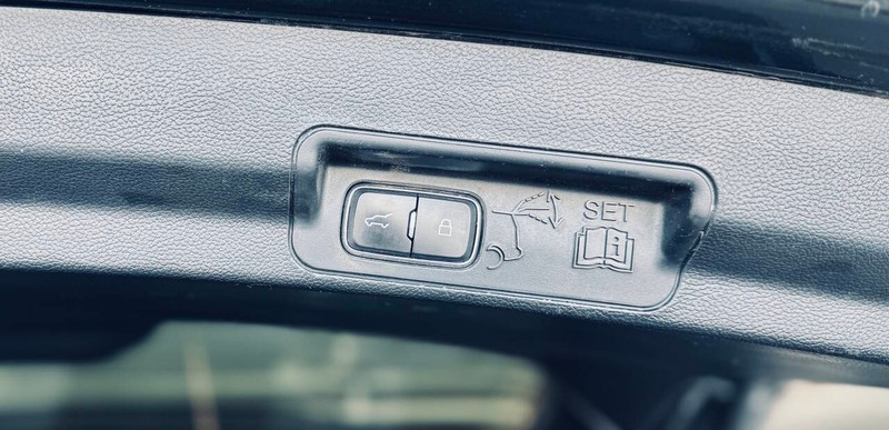 Ford Explorer Vehicle Full-screen Gallery Image 39
