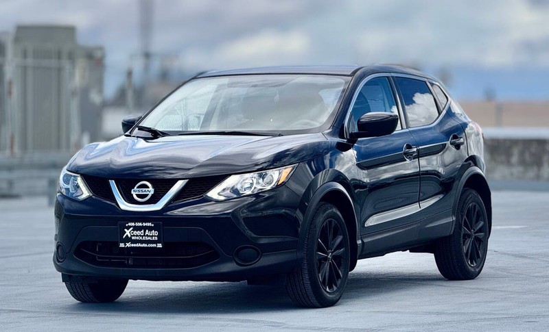 Nissan Rogue Sport Vehicle Full-screen Gallery Image 06