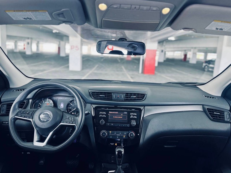 Nissan Rogue Sport Vehicle Full-screen Gallery Image 14