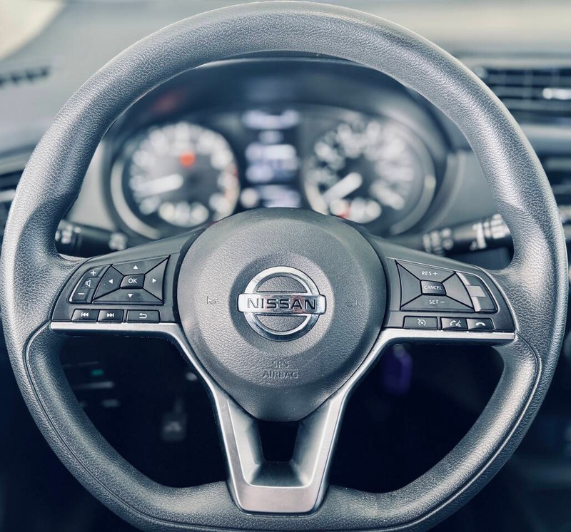 Nissan Rogue Sport Vehicle Full-screen Gallery Image 16