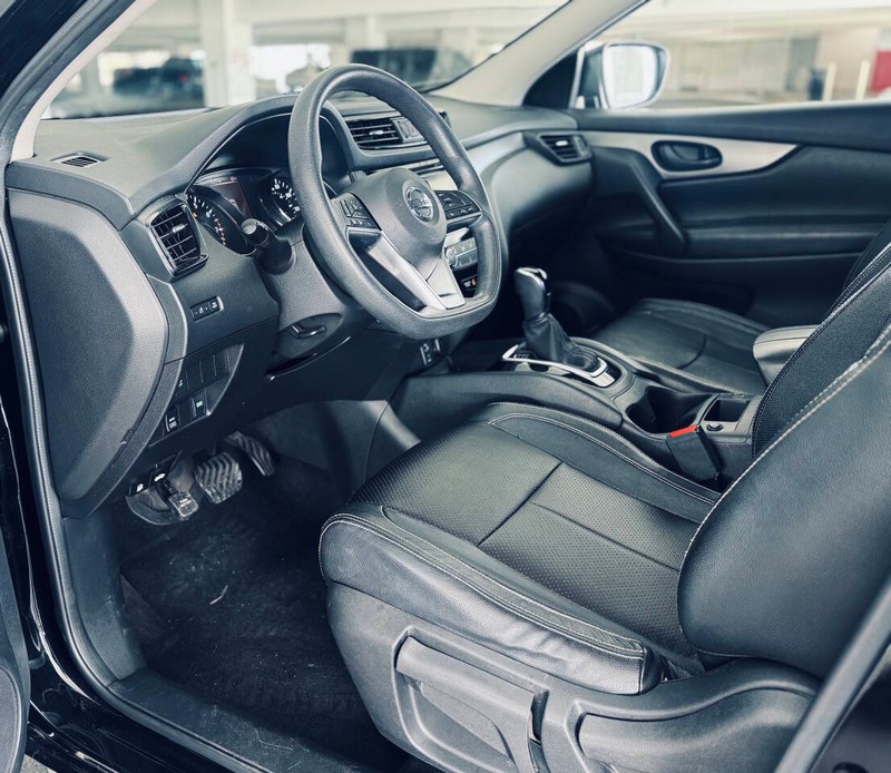 Nissan Rogue Sport Vehicle Full-screen Gallery Image 20