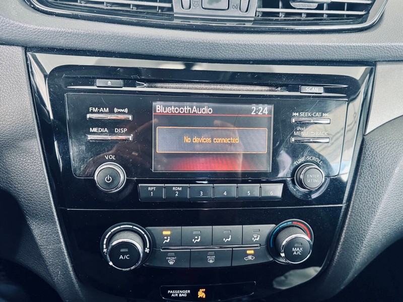 Nissan Rogue Sport Vehicle Full-screen Gallery Image 29
