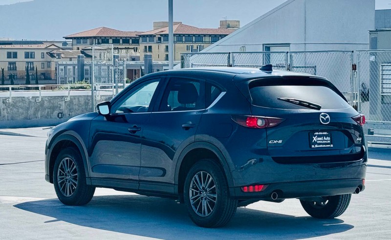Mazda CX-5 Vehicle Full-screen Gallery Image 07
