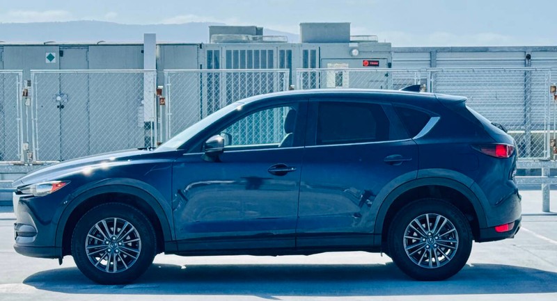 Mazda CX-5 Vehicle Full-screen Gallery Image 09