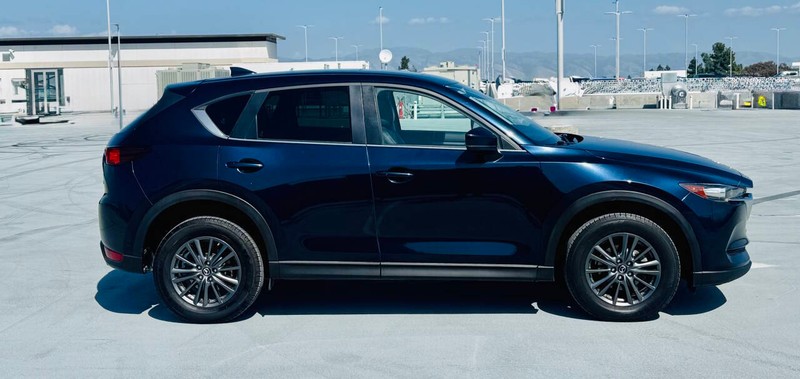 Mazda CX-5 Vehicle Full-screen Gallery Image 10