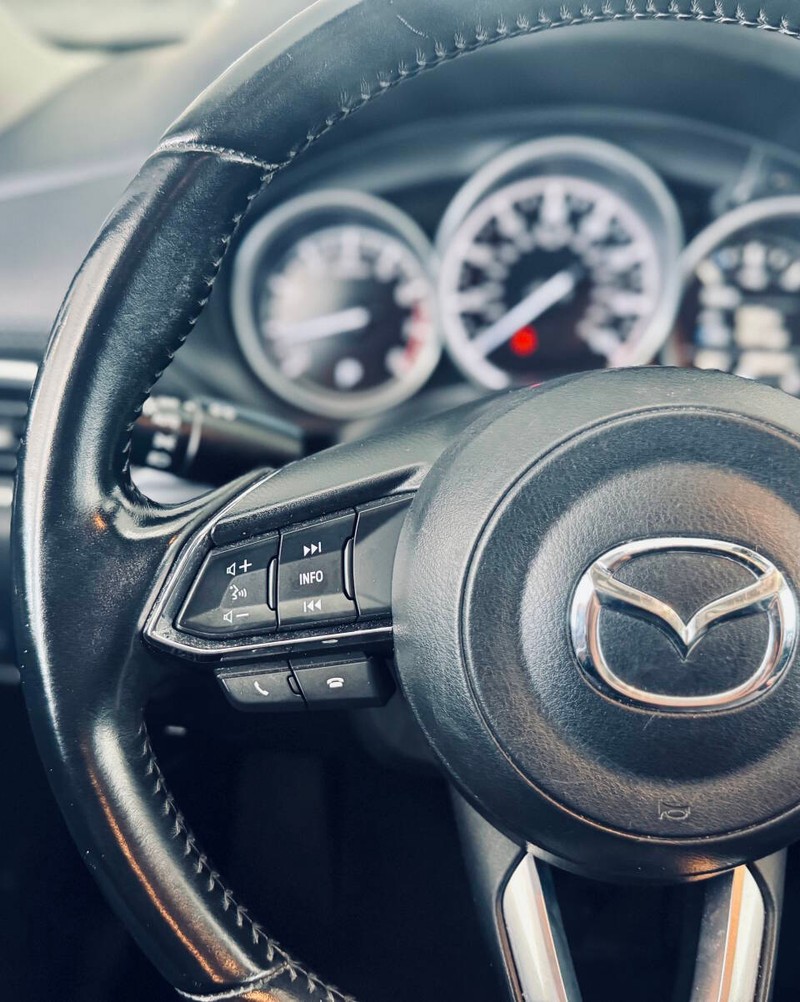 Mazda CX-5 Vehicle Full-screen Gallery Image 16
