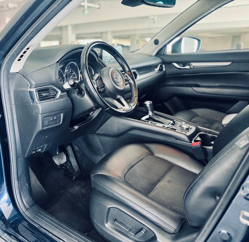 Mazda CX-5 Vehicle Full-screen Gallery Image 18