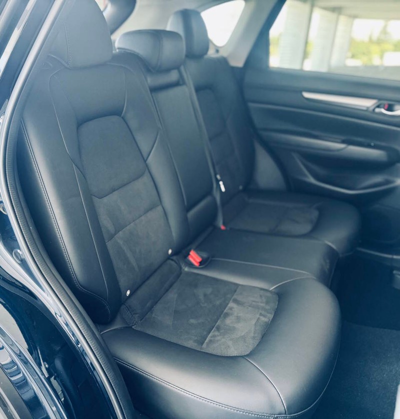 Mazda CX-5 Vehicle Full-screen Gallery Image 23