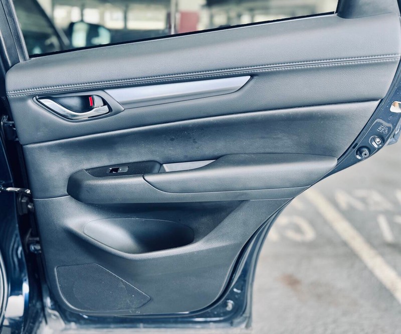 Mazda CX-5 Vehicle Full-screen Gallery Image 39