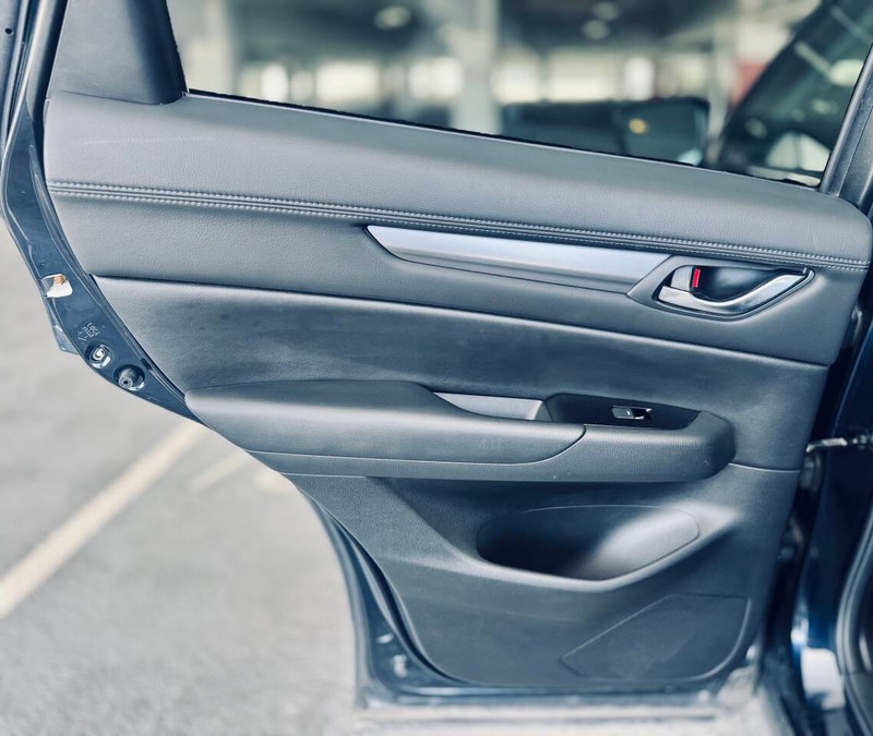 Mazda CX-5 Vehicle Full-screen Gallery Image 40