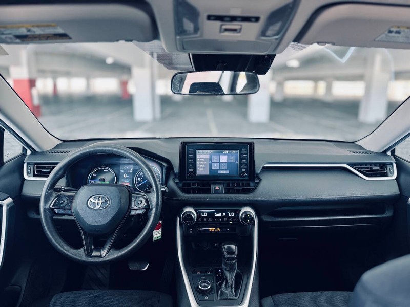 Toyota RAV4 Hybrid Vehicle Full-screen Gallery Image 12