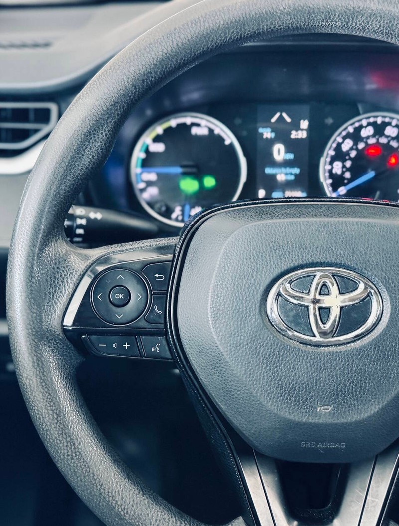 Toyota RAV4 Hybrid Vehicle Full-screen Gallery Image 15