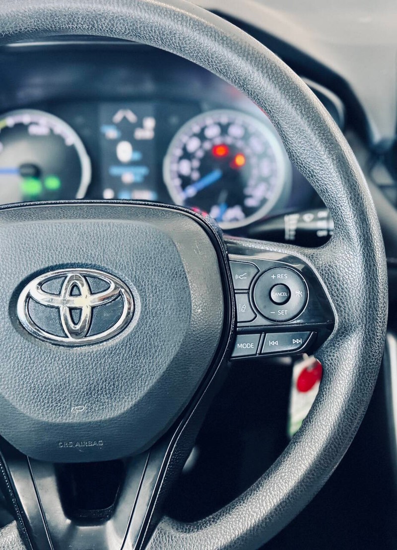 Toyota RAV4 Hybrid Vehicle Full-screen Gallery Image 16