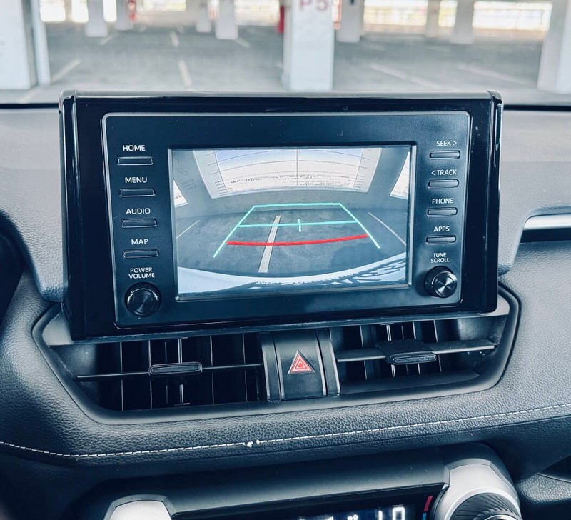 Toyota RAV4 Hybrid Vehicle Full-screen Gallery Image 26