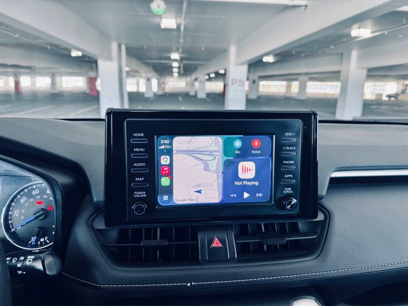 Toyota RAV4 Hybrid Vehicle Full-screen Gallery Image 27