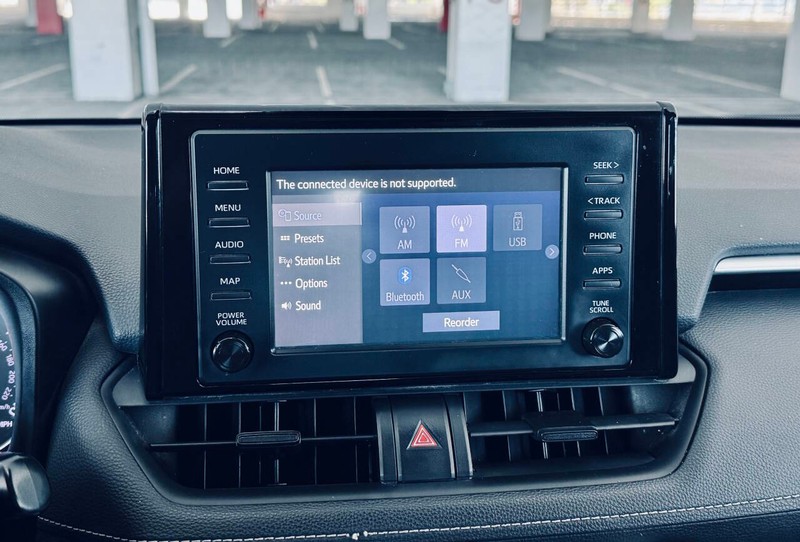 Toyota RAV4 Hybrid Vehicle Full-screen Gallery Image 28