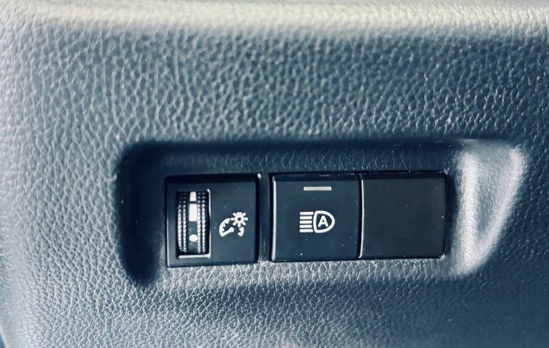 Toyota RAV4 Hybrid Vehicle Full-screen Gallery Image 31
