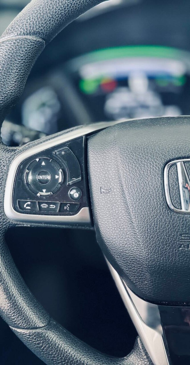 Honda CR-V Hybrid Vehicle Full-screen Gallery Image 16
