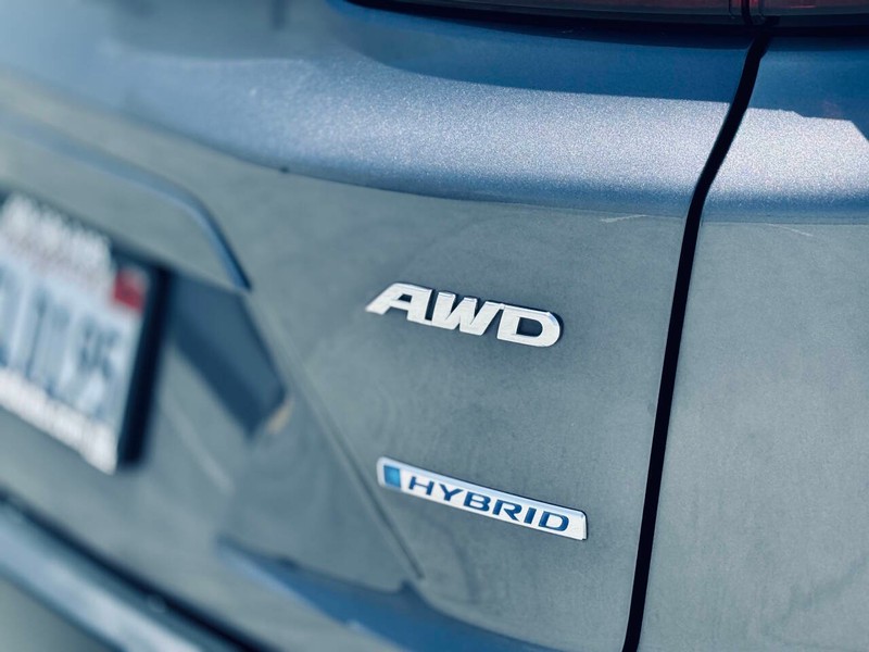 Honda CR-V Hybrid Vehicle Full-screen Gallery Image 13