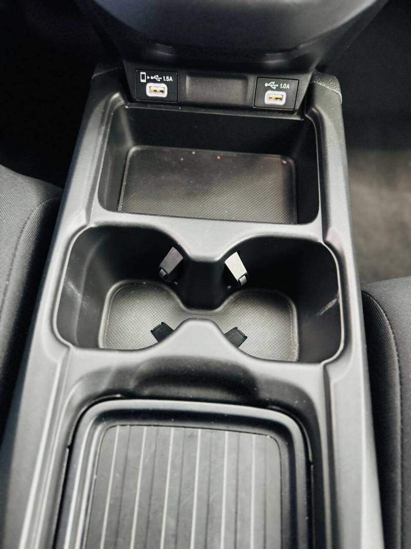 Honda CR-V Hybrid Vehicle Full-screen Gallery Image 33