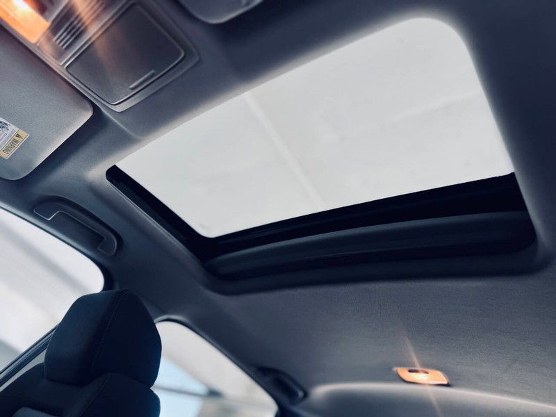 Honda CR-V Hybrid Vehicle Full-screen Gallery Image 35