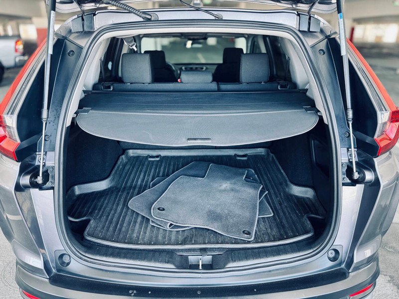 Honda CR-V Hybrid Vehicle Full-screen Gallery Image 37