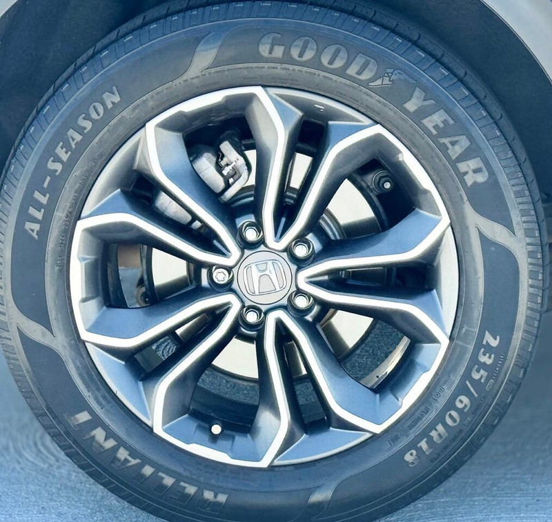 Honda CR-V Hybrid Vehicle Full-screen Gallery Image 38