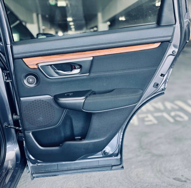 Honda CR-V Hybrid Vehicle Full-screen Gallery Image 41
