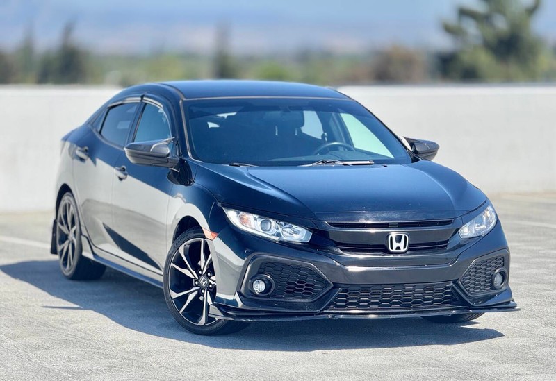 Honda Civic Hatchback Vehicle Full-screen Gallery Image 03