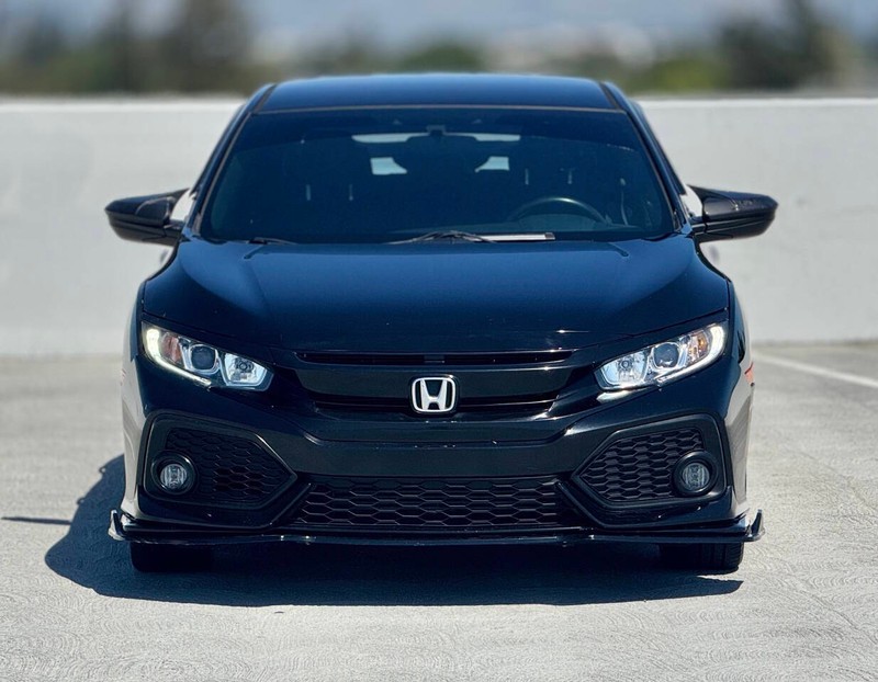 Honda Civic Hatchback Vehicle Full-screen Gallery Image 04