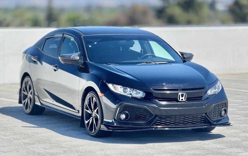 Honda Civic Hatchback Vehicle Full-screen Gallery Image 05