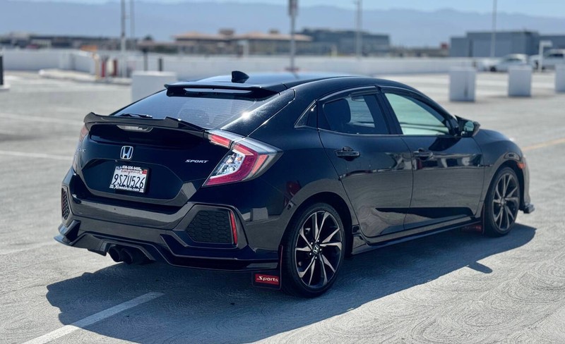 Honda Civic Hatchback Vehicle Full-screen Gallery Image 07