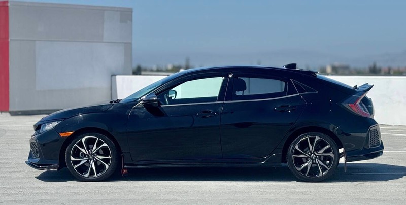 Honda Civic Hatchback Vehicle Full-screen Gallery Image 09