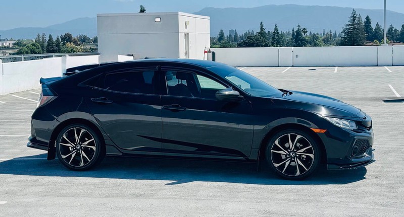 Honda Civic Hatchback Vehicle Full-screen Gallery Image 10