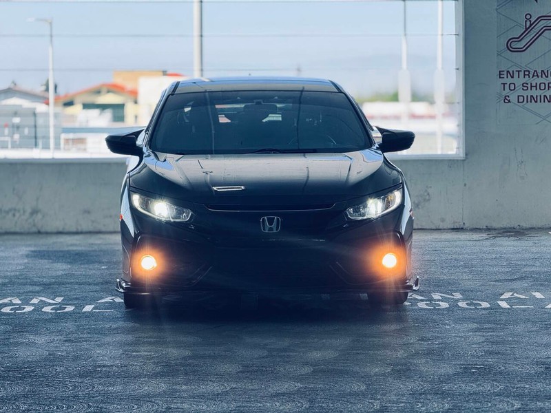 Honda Civic Hatchback Vehicle Full-screen Gallery Image 12