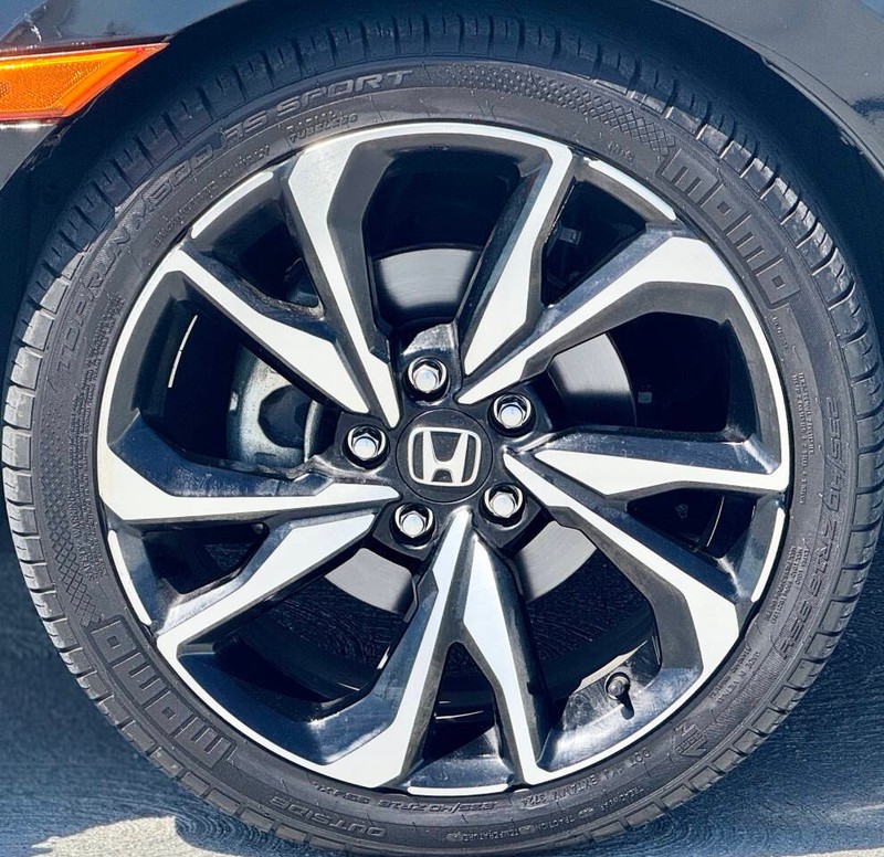 Honda Civic Hatchback Vehicle Full-screen Gallery Image 13