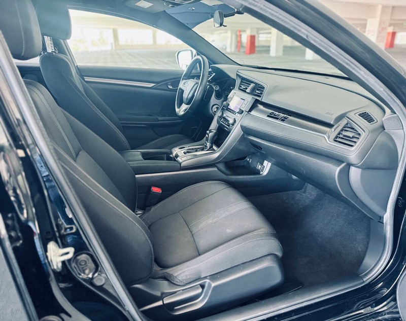 Honda Civic Hatchback Vehicle Full-screen Gallery Image 19