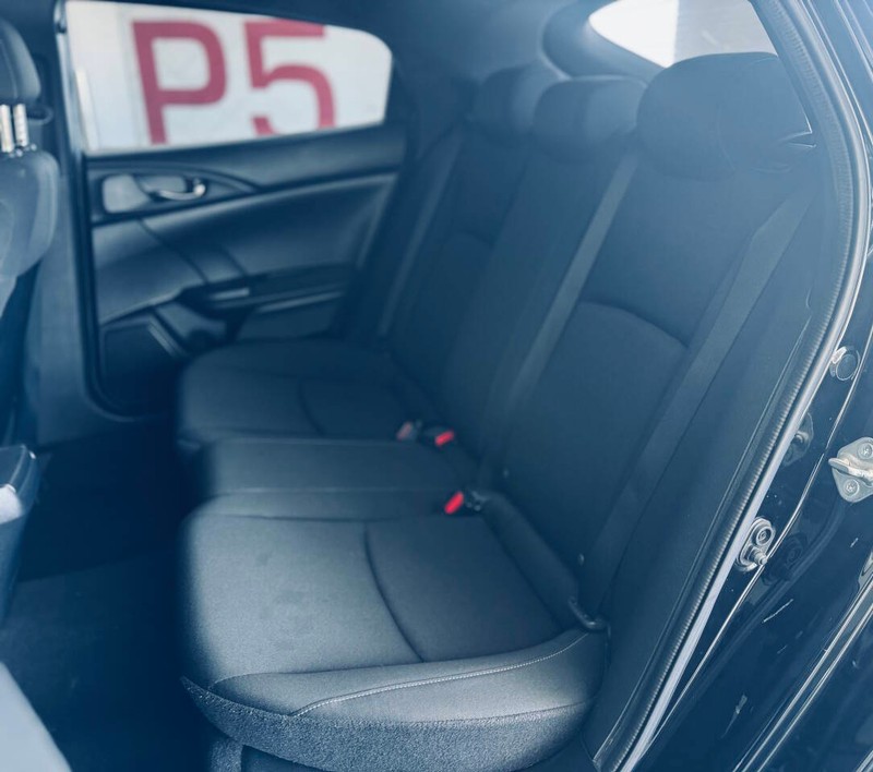 Honda Civic Hatchback Vehicle Full-screen Gallery Image 24