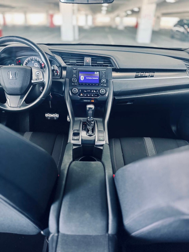 Honda Civic Hatchback Vehicle Full-screen Gallery Image 25