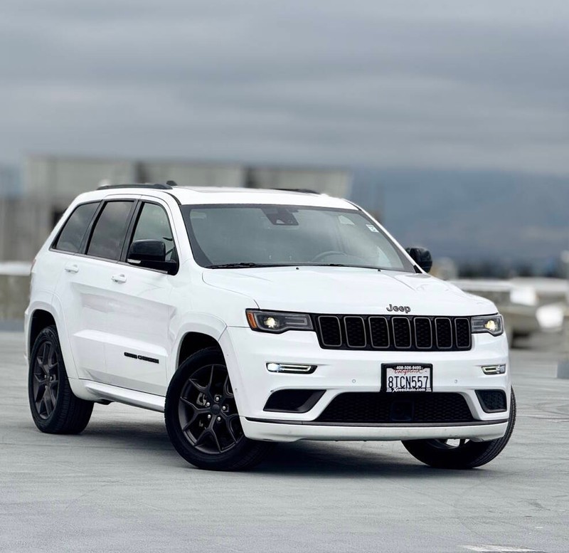 Jeep Grand Cherokee Vehicle Full-screen Gallery Image 03