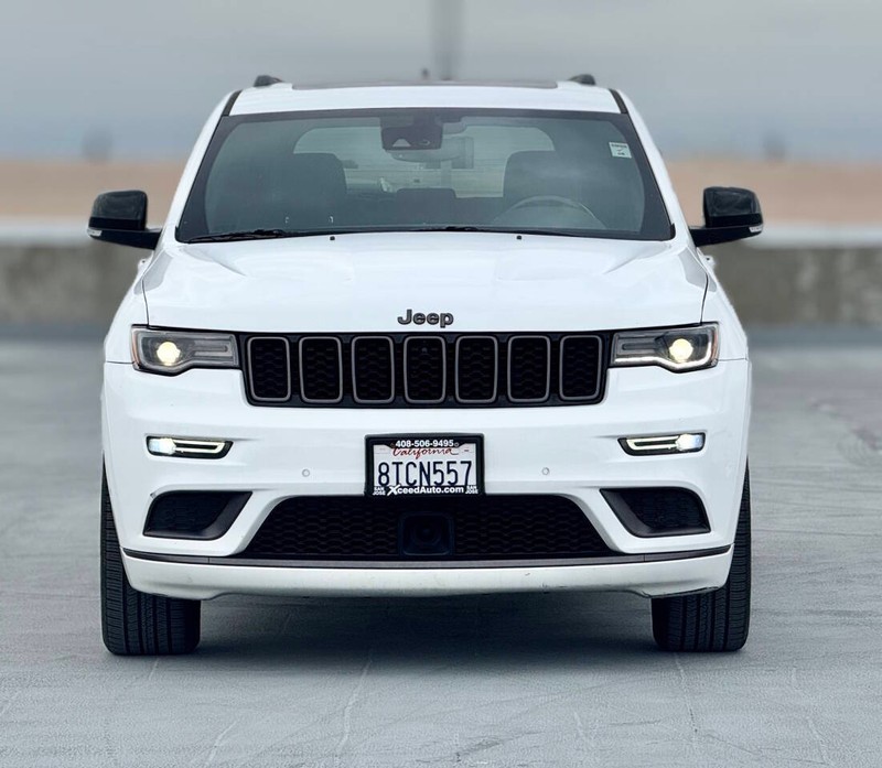 Jeep Grand Cherokee Vehicle Full-screen Gallery Image 04