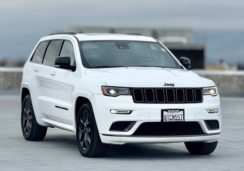 Jeep Grand Cherokee Vehicle Full-screen Gallery Image 06
