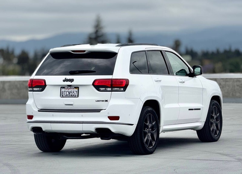 Jeep Grand Cherokee Vehicle Full-screen Gallery Image 07