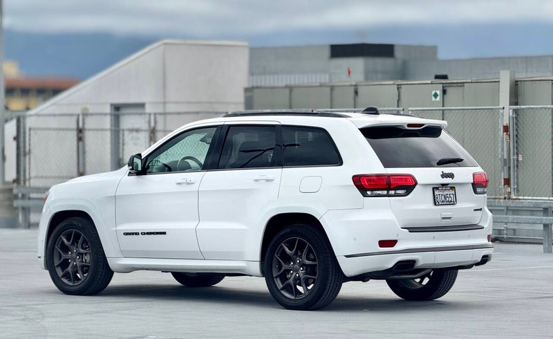 Jeep Grand Cherokee Vehicle Full-screen Gallery Image 08